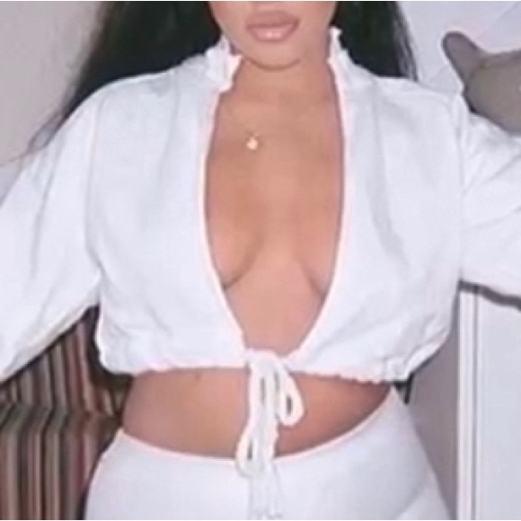 WHITE top - Picture 2 of 5